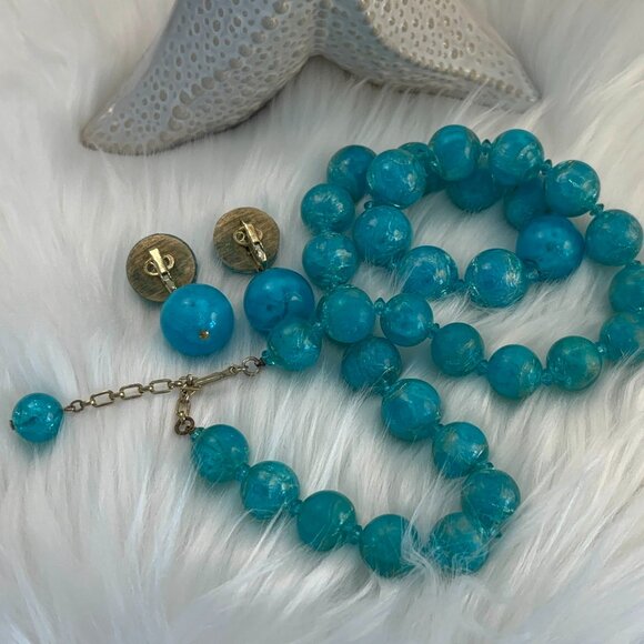 CROWN TRIFARI CRACKLE LUCITE BEADED DEMI-PARURE (NECKLACE, EARRINGS, BRACELET) - Picture 7 of 9